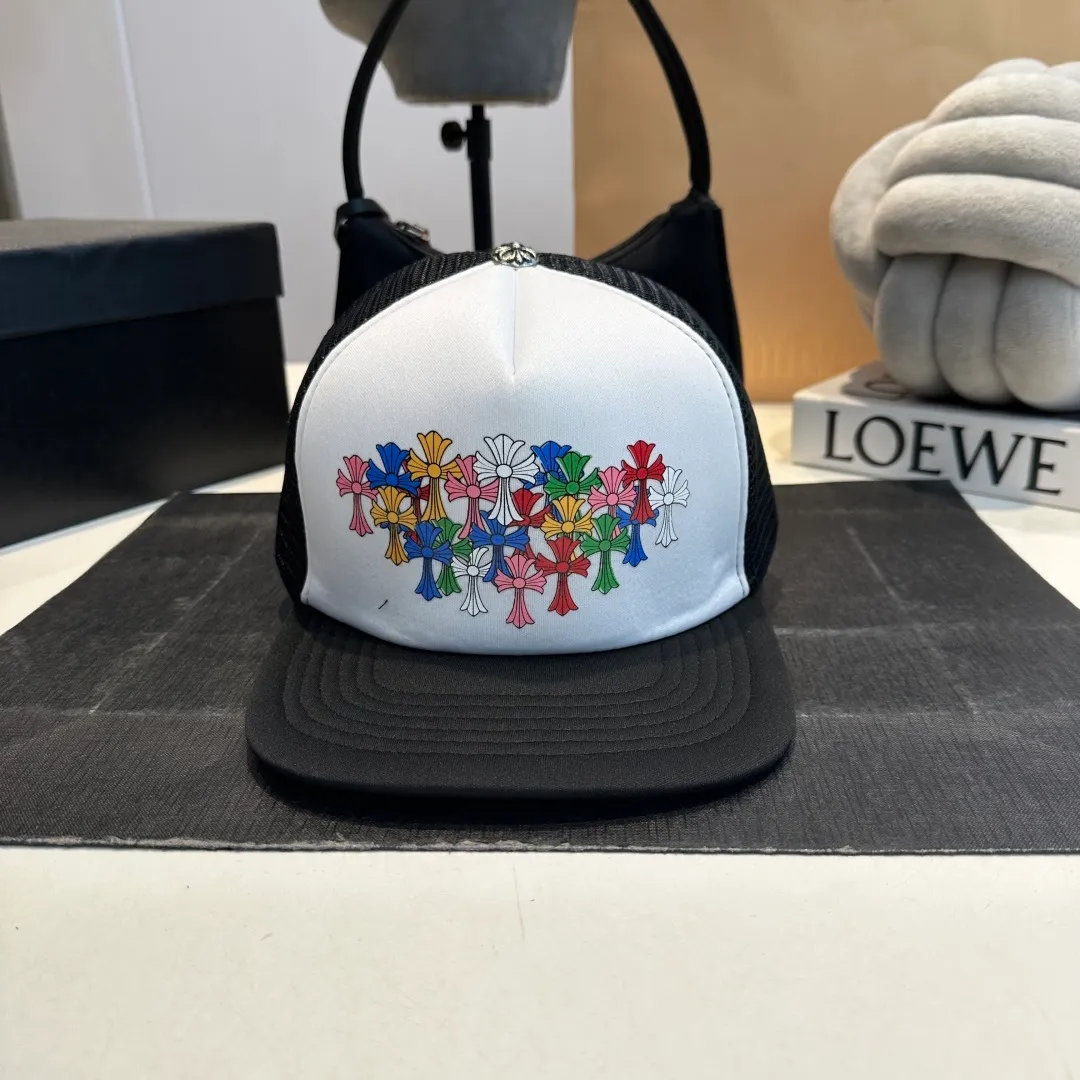 P50 Crow Heart 🆕🆕25 new baseball cap, personalized fashion classic cross logo, casual with a cool feeling, unisex style, same style for men and women! Very easy to match! Head circumference: 56-58cm is available
